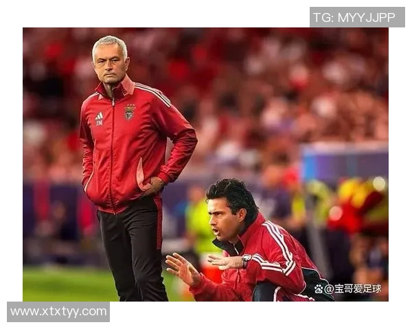 西甲激战：本菲卡大胜曼联5比1补时进球点燃全场激情